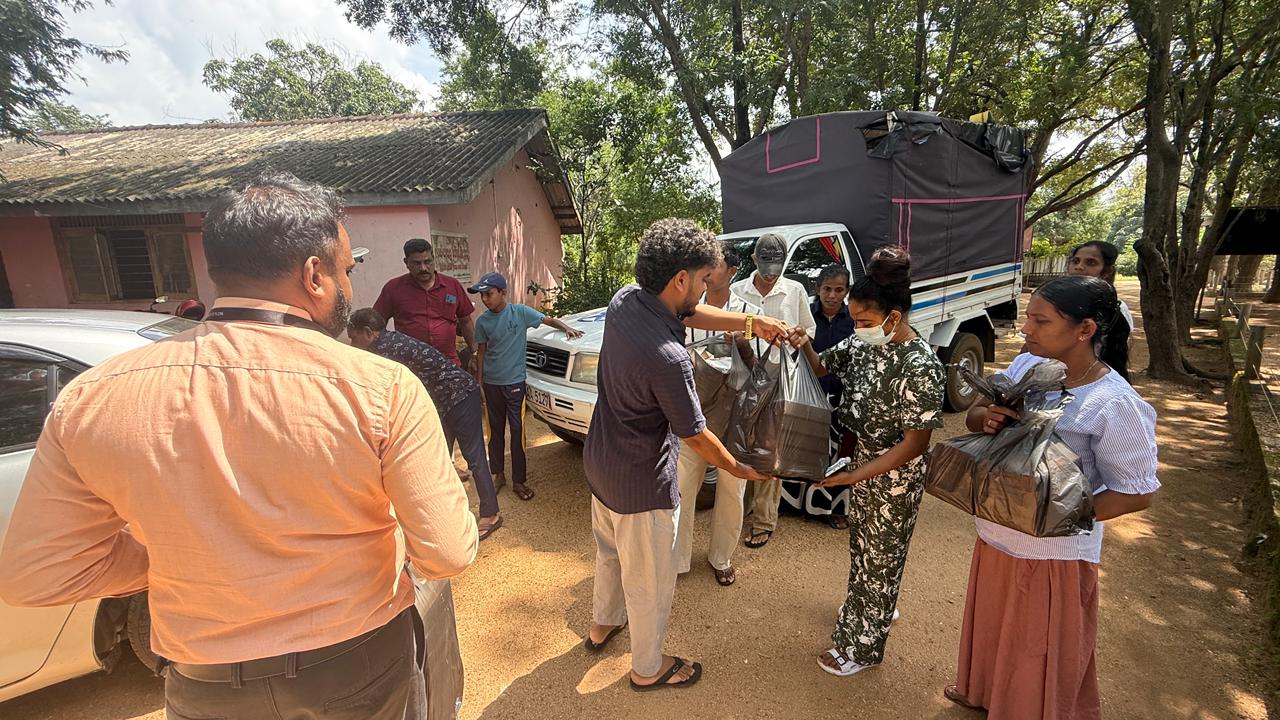 Uduwela Ceylon team supporting a local community